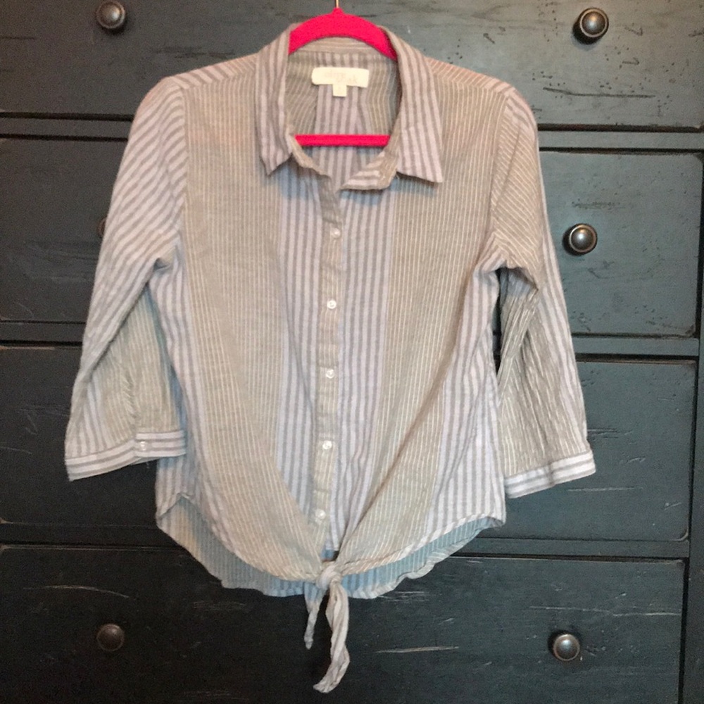 Olive & Oak tie front top